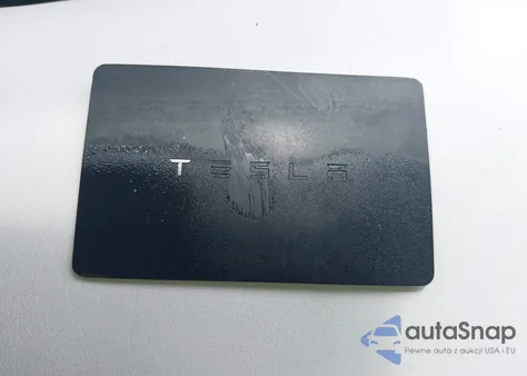 2020 Tesla Model Y Long Range Dual Motor All-Wheel Drive z USA, uszkodzony, nr VIN 5YJYGDEE8LF040956